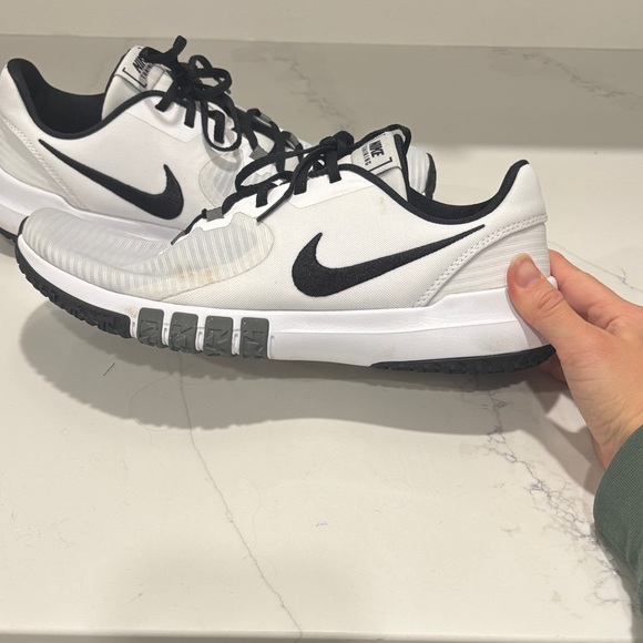 Nike Men's White and Black Running Shoes - Picture 3 of 11